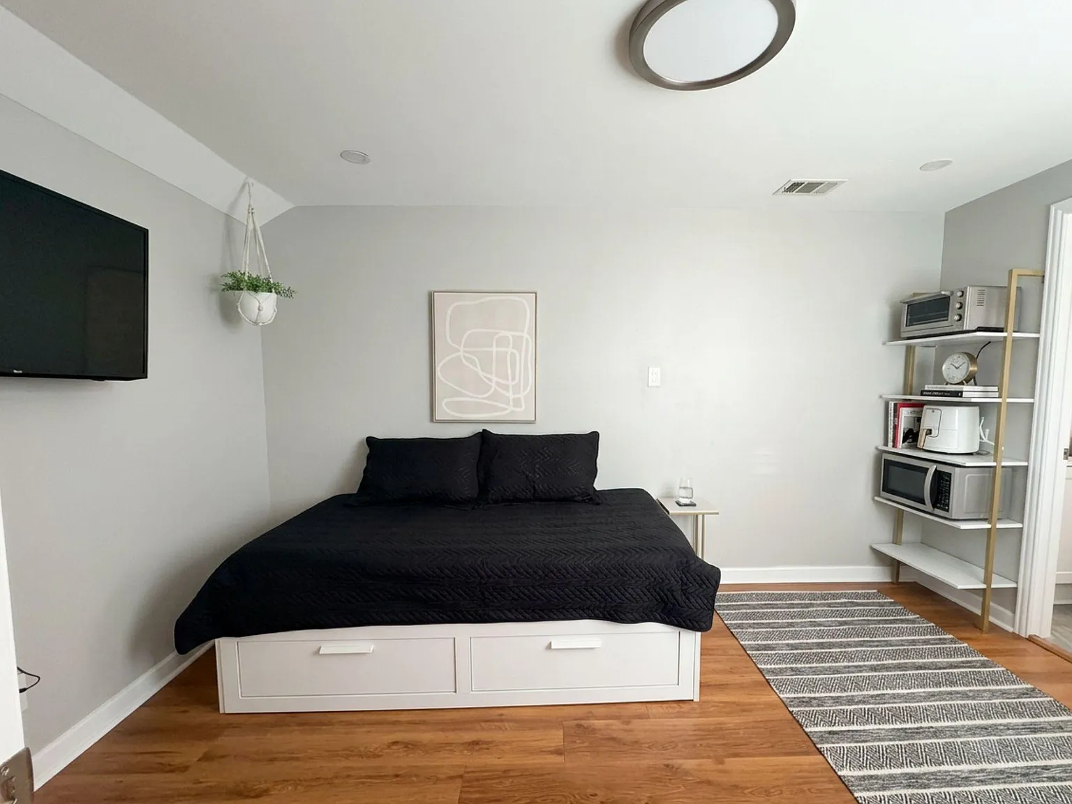 1 bed, 1.0 bath, 250 sqft, $1,364 — Photo 3