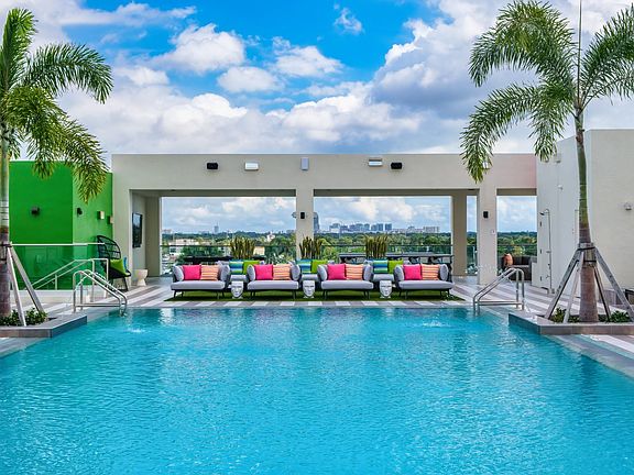 Windsor Ludlam Trail has curated amenity spaces throughout the community to promote a lifestyle of convenience, luxury, and thoughtful moments.