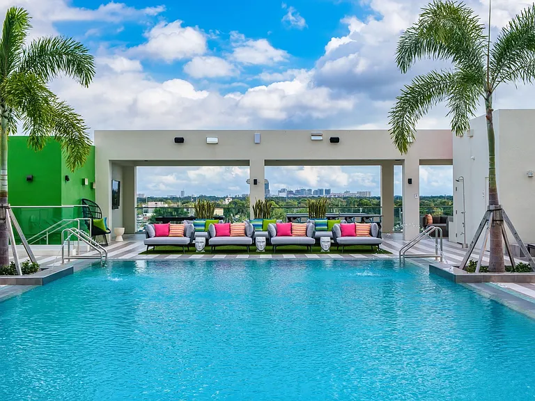 Windsor Ludlam Trail has curated amenity spaces throughout the community to promote a lifestyle of convenience, luxury, and thoughtful moments.