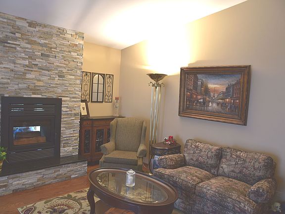 4th image of 1127 N Thackeray Dr