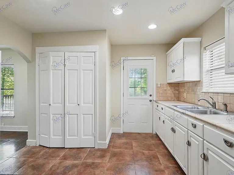 4710 Wateka Dr — Photo 10