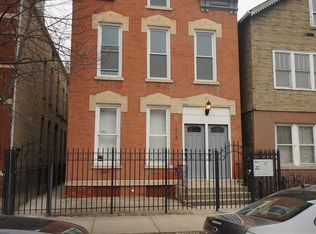 1818 W Superior St APT 2F, Chicago, IL 60622