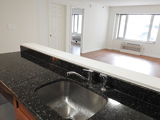 4th image of 6506 Grand Central Pkwy APT 1C