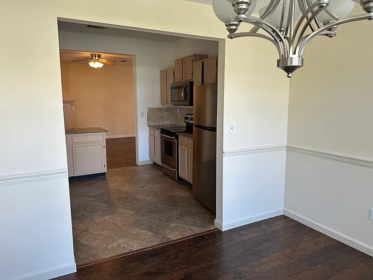 220 Parkwood Cir — Photo 8