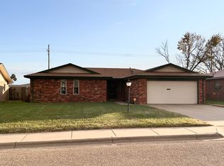 703 W Pine St, Dimmitt, TX 79027
