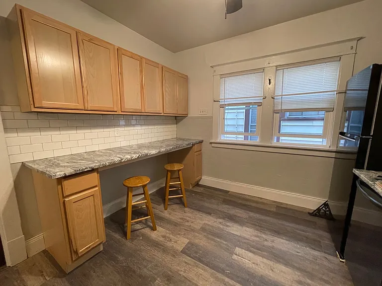 560 Linden Ave #1 — Photo 5