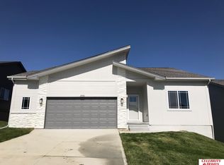 7772 N 112th St, Omaha, NE 68142
