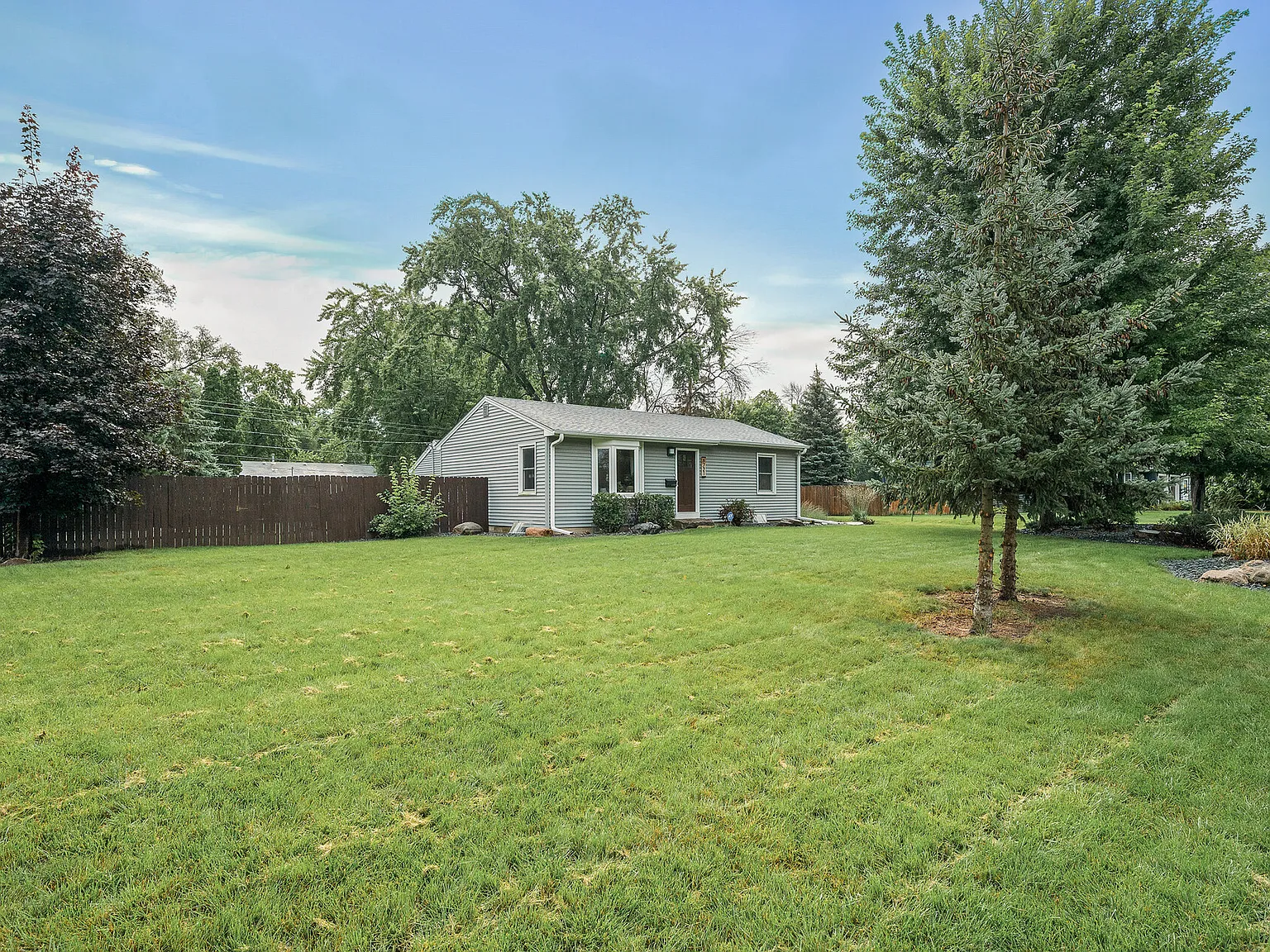 3 bed, 2554 sqft, $3,195 — Photo 3