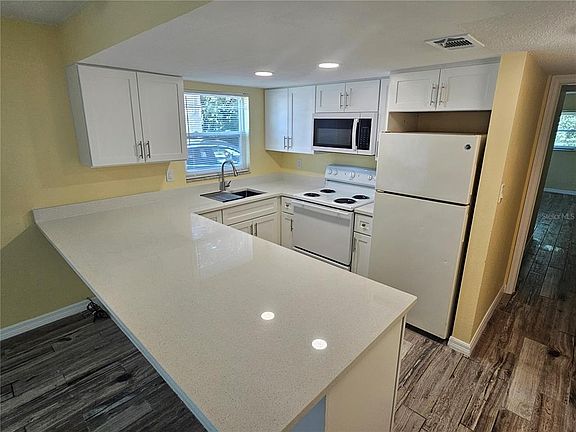 3rd image of 2045 Alpine Rd APT 1