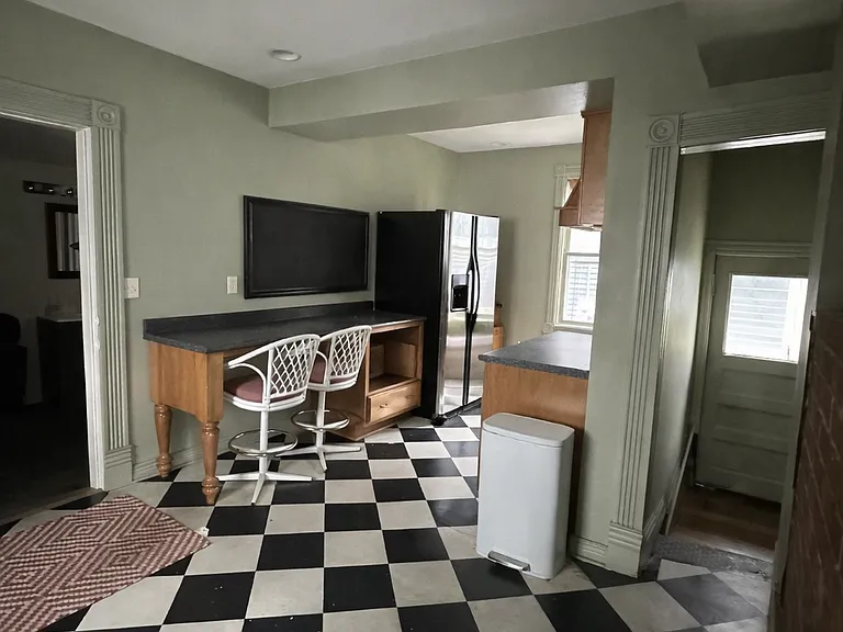 425 Hudson St — Photo 5