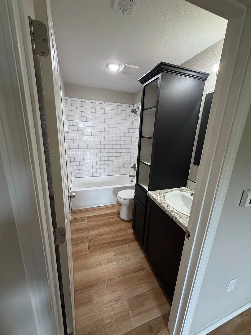 2 Bedroom and 1 Bathroom House — Photo 3