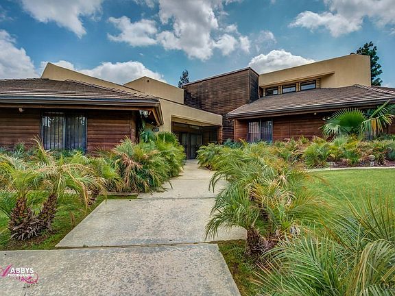 4th image of 4121 Country Club Dr