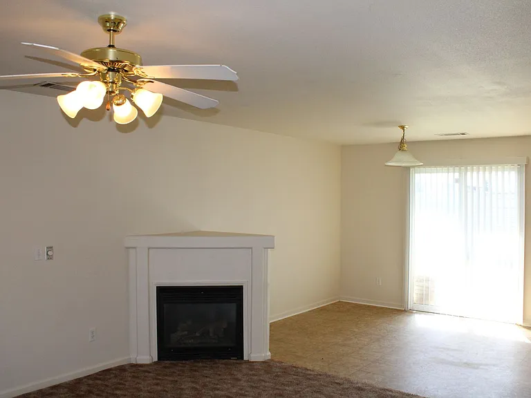 3720 Vinewood Dr — Photo 3