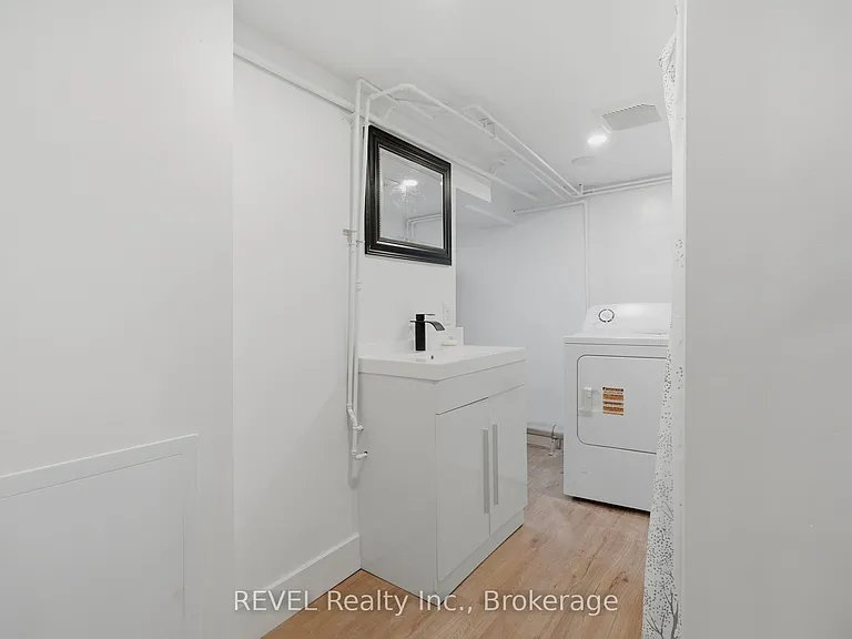 76 Chestnut St #2 — Photo 16