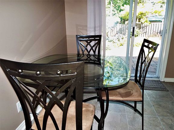 2nd image of 12 Lynn Cres