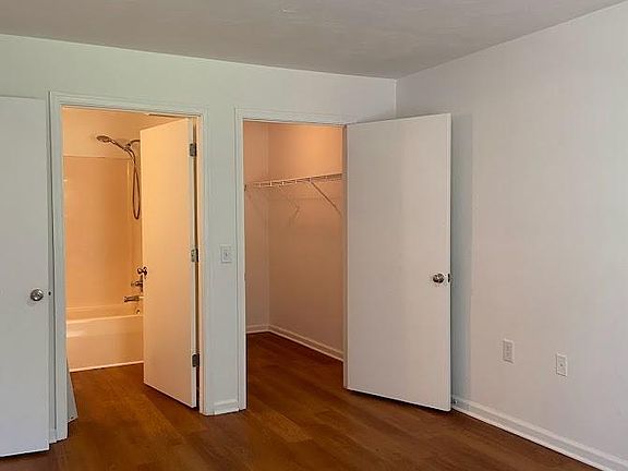 5th image of 413 Acorn Grove Ln #B
