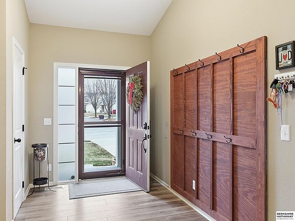 3rd image of 20816 Honeysuckle Dr