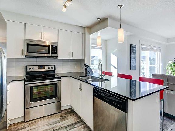 4th image of 240 SW Skyview Ranch Rd NE #2406