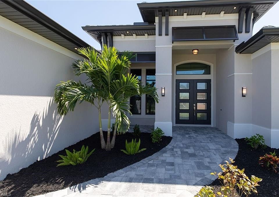 1st image of 447 NW 38th Ave