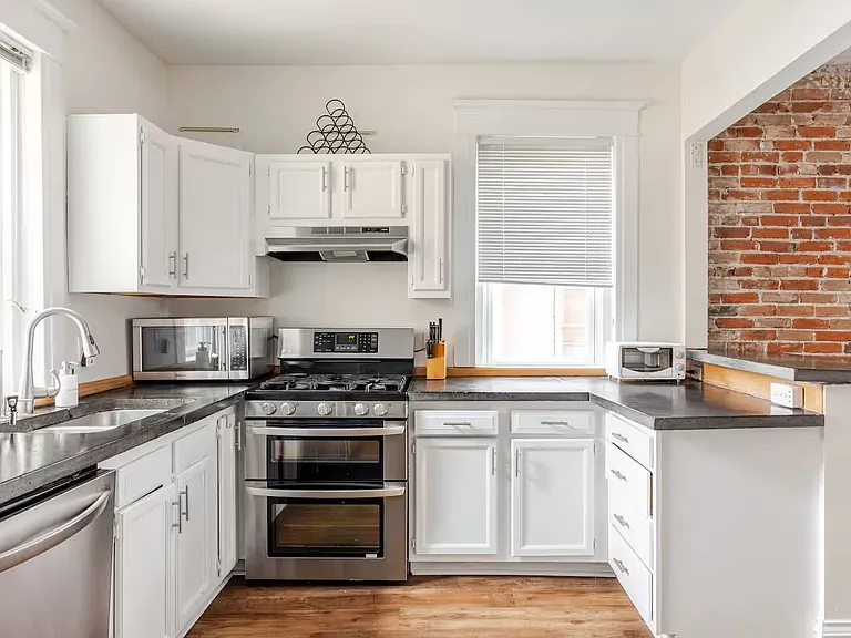 2538 N High St — Photo 15