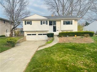 5931 Gareau Dr, North Olmsted, OH