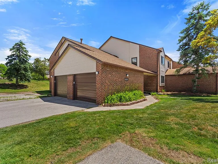 6680 Ridgefield Cir — Photo 1