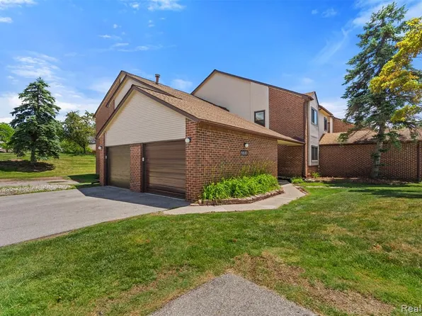 6680 Ridgefield Cir, West Bloomfield, MI 48322