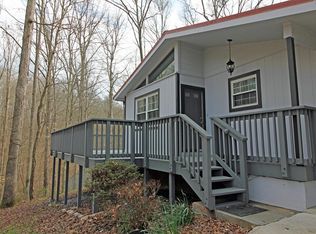 1554 Oaklake Dr NE, Dalton, GA 30721