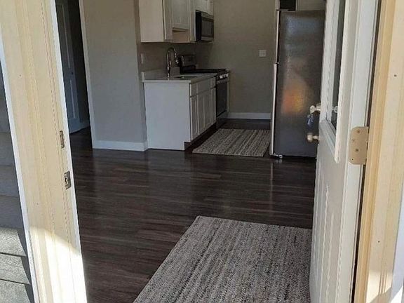 5th image of 3303 E Bremer Ave #101