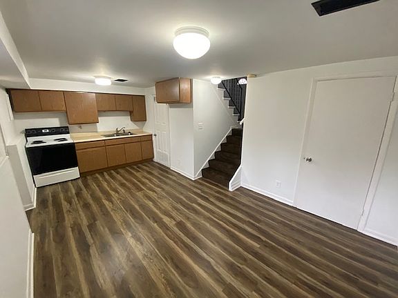 4th image of 2408 Westwood Dr APT A