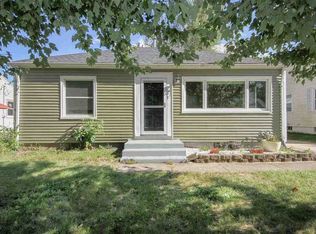 37 Blackhawk Hills Ct, Rock Island, IL 61201