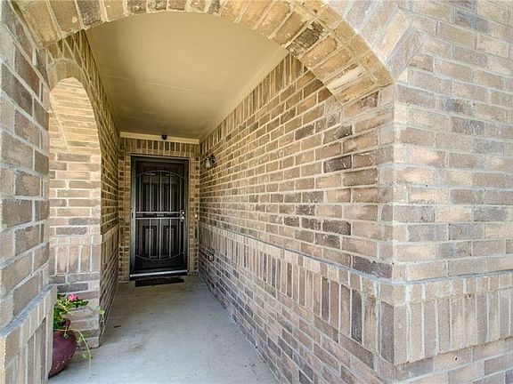 3rd image of 6936 Glade Oaks Dr