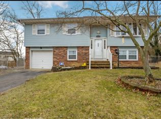 29 Melody Ln, Jackson, NJ 08527