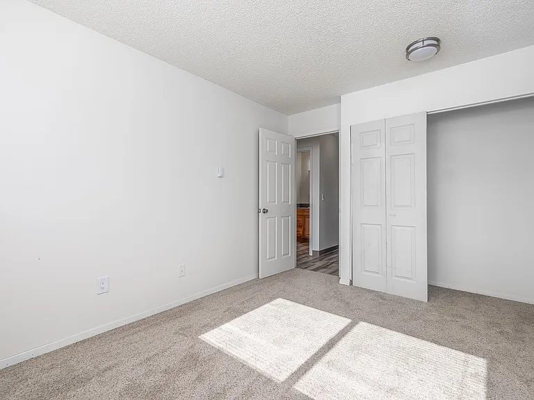 Hood Manor Apartments — Photo 35