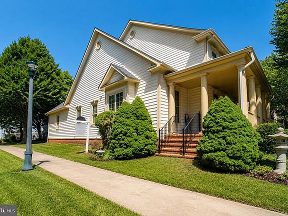 3rd image of 309 Treemont Way