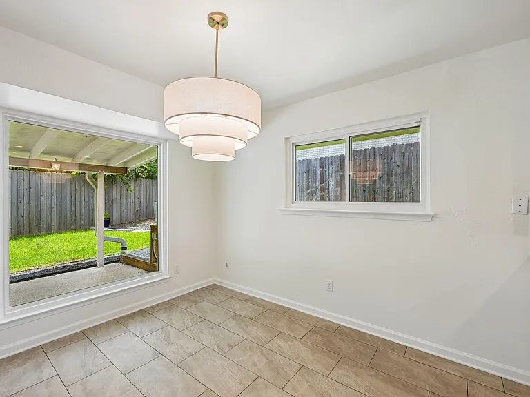 2717 Charlesworth Dr — Photo 11