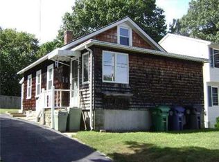 39 Plymouth St, Warwick, RI 02818