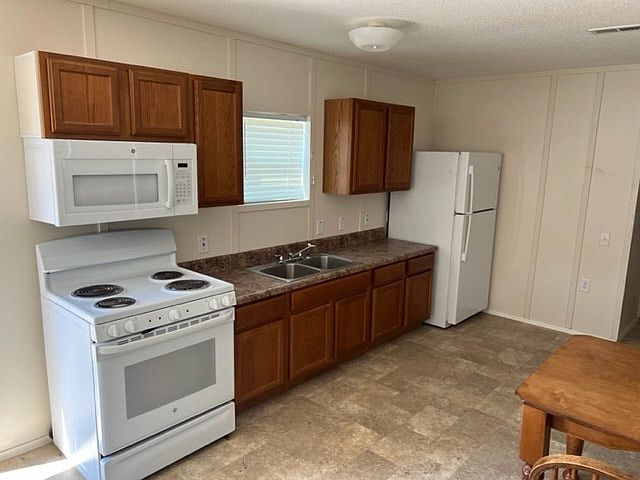 2nd image of 4210 S Zarzamora St #19