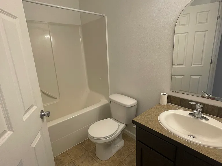 9907 Farwest Dr SW — Photo 4