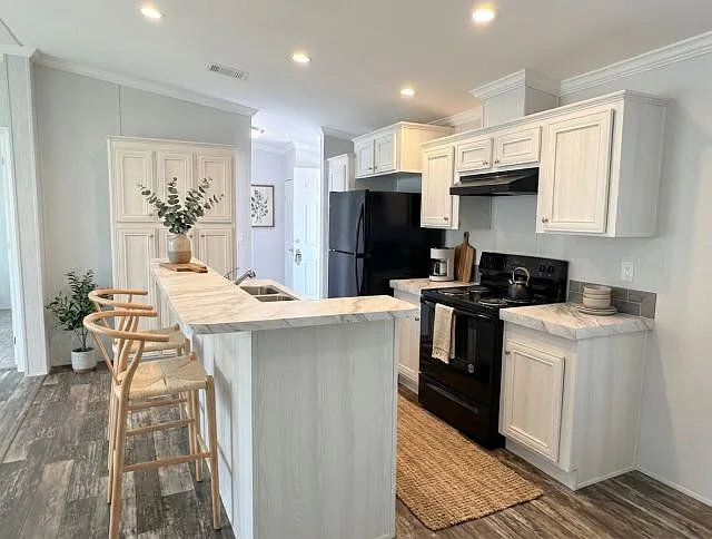 3 bed, 2.0 bath, 960 sqft, $2,000 — Photo 2