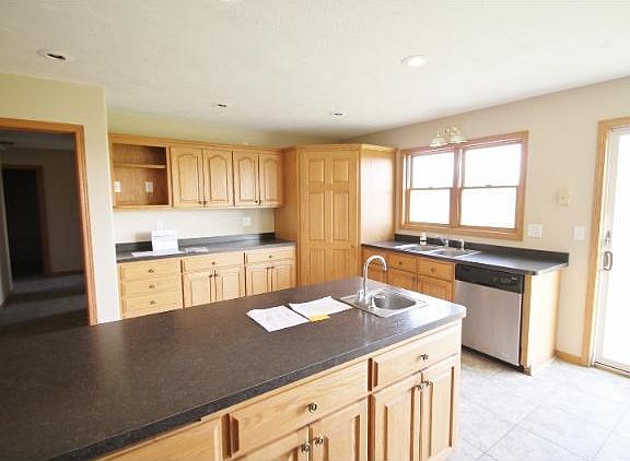 3rd image of 9455 W 250th St