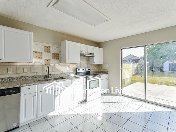 3rd image of 6015 Encanto Point Dr