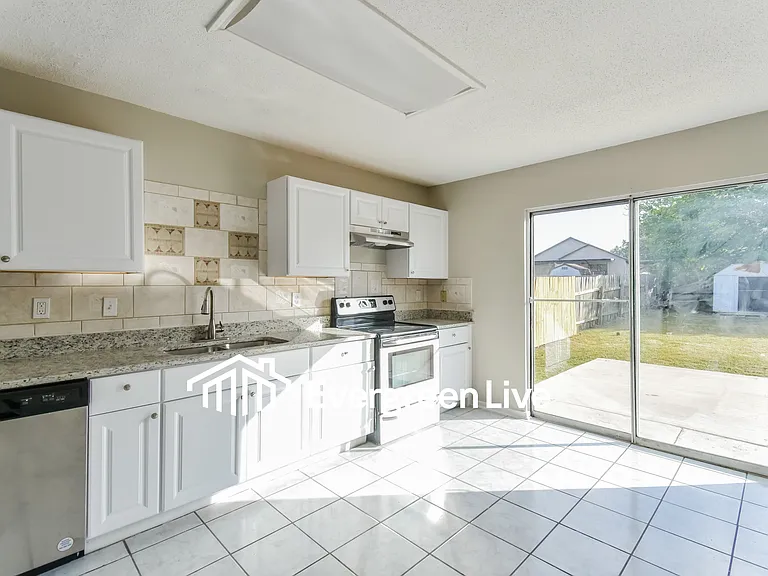 6015 Encanto Point Dr — Photo 3