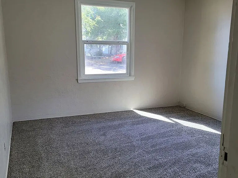2348 Vine Ave — Photo 15