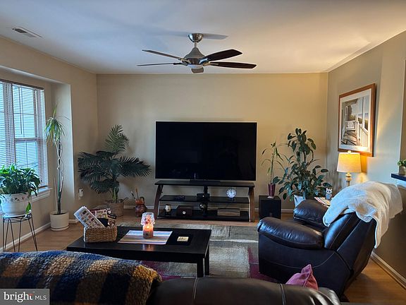 3rd image of 107 Wharton Rd