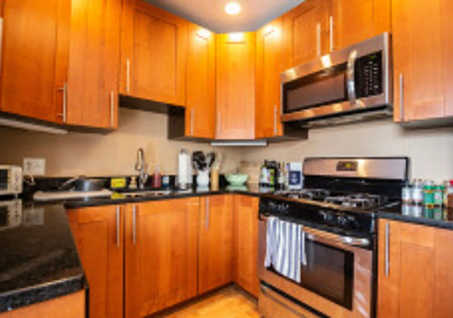 Renovated 4 Bed Right In The Heart Of Brookline Village! — Photo 4