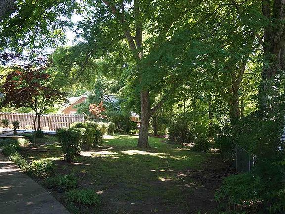 5th image of 150 Locust St