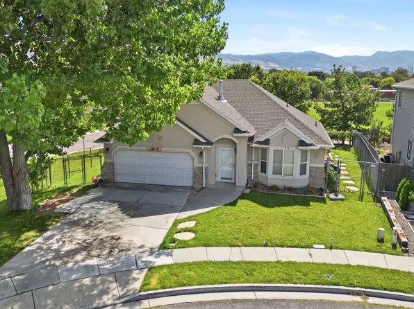 1971 W Floisand Cir, Salt Lake City, UT 84116