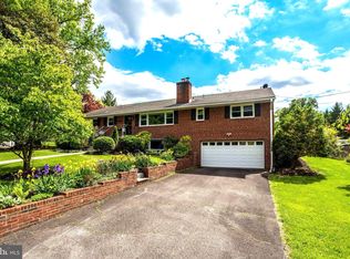 8906 Dogue Dr, Alexandria, VA 22309