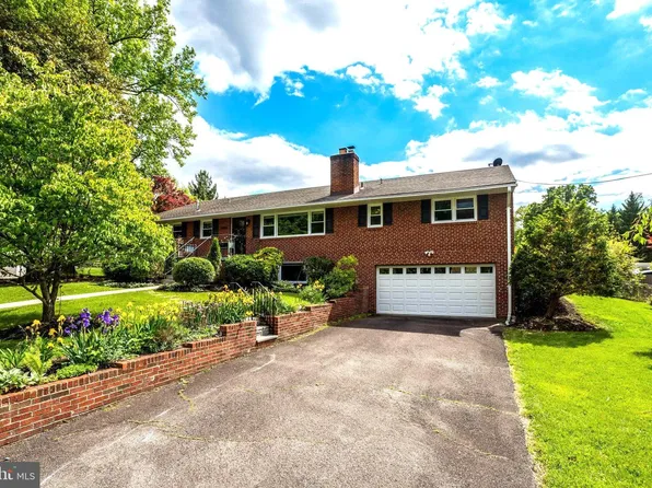 8906 Dogue Dr, Alexandria, VA 22309